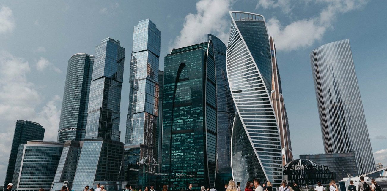 Краны работают, сделки смещаются: что происходит с офисами Москва-Сити