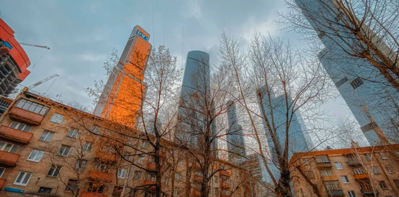 Microdistrict "Kamushki" near Moscow City is moving