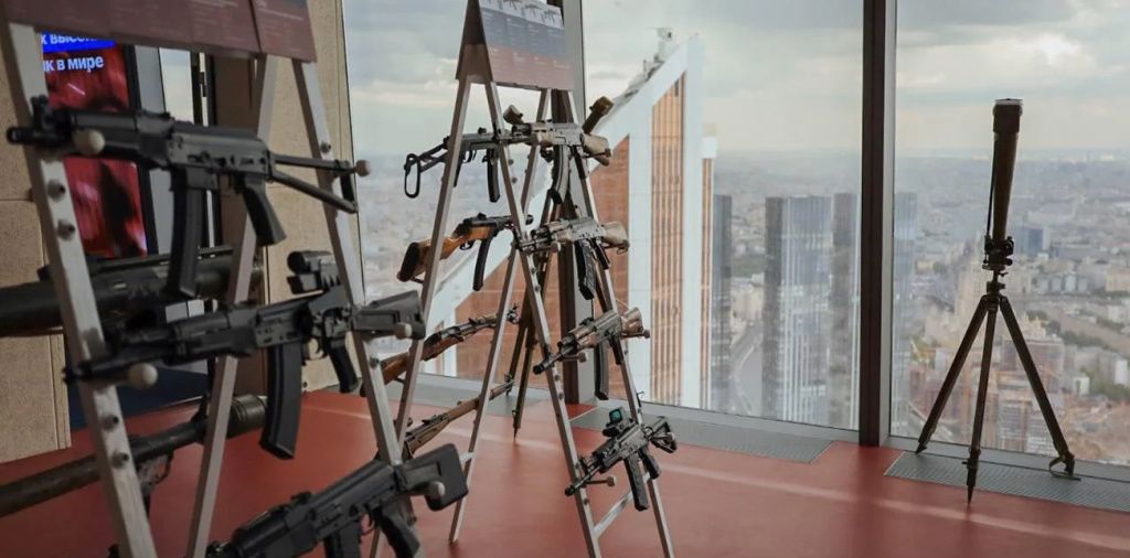 Выставка «Сталь и мужество» на PANORAMA360: оружие, которое вошло в историю