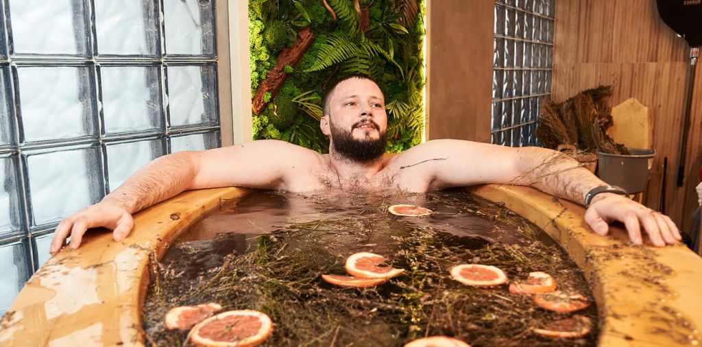 Травяные купели с тёплой и холодной водой в бане Княже Москва-Сити