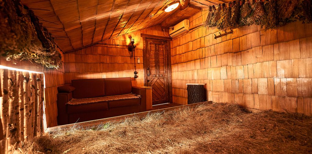 Сеновал с целебными травами в бане Княже в Москва-Сити