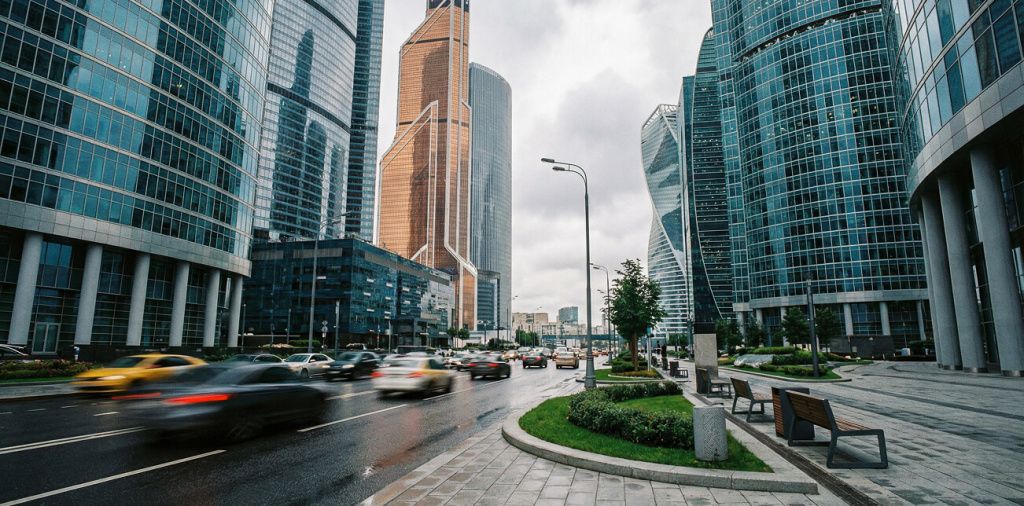 Низкие этажи (1–5): максимальная связь с городом, минимальная «небоскрёбность