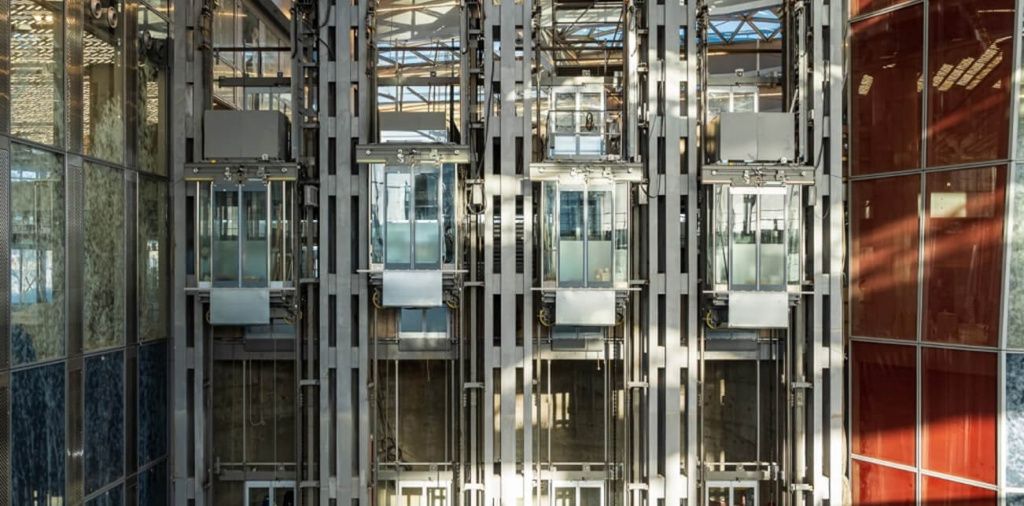 Двухэтажные скоростные лифты в iCITY