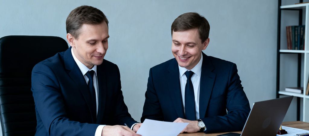 Юрист помогает по сделкам с коммерческой недвижимостью