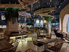 Миша Фишер в Яффо, вид 2