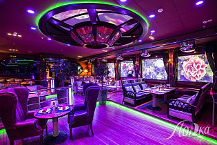 Лодка в Лотте Плаза, вид 3