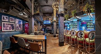 Зеленая собака на Кузнецком Мосту, вид 1