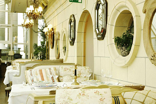 Боно в гостинице Украина, вид 2