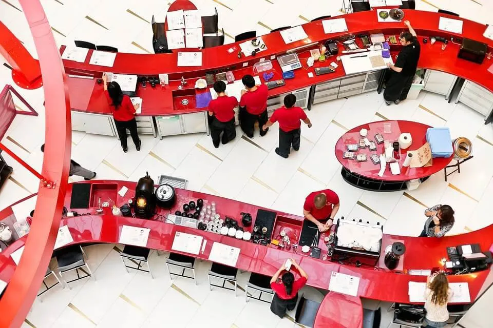 Заповедники люкса: 10 легендарных московских ресторанов, куда надо сходить, пока