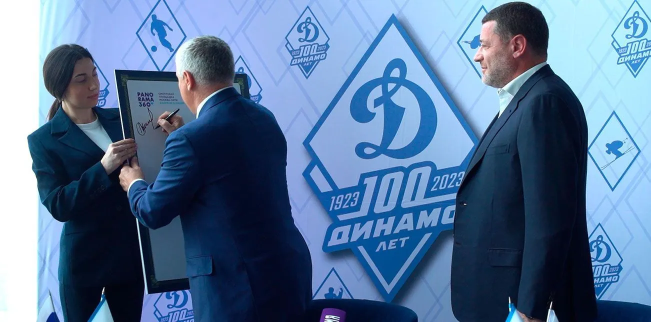 莫斯科市正在举办莫斯科迪纳摩队运动员肖像展。